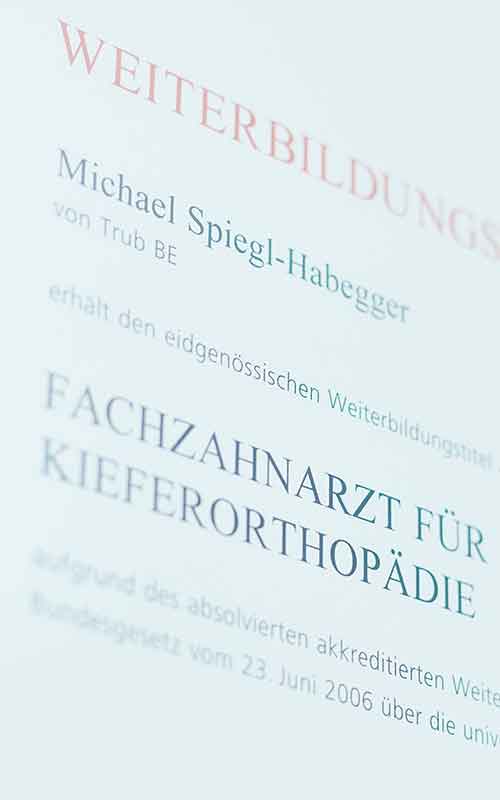 Schweizer Fachzahnarzt für Kieferorthopädie mit langjähriger Ausbildung und Erfahrung